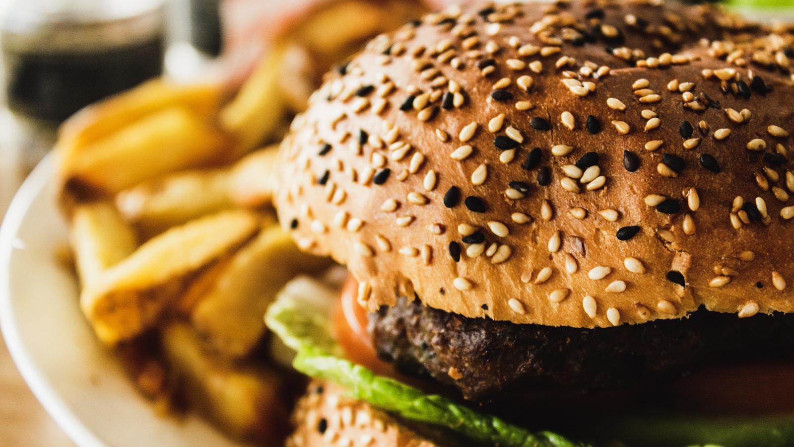Burger i domaći pomfrit